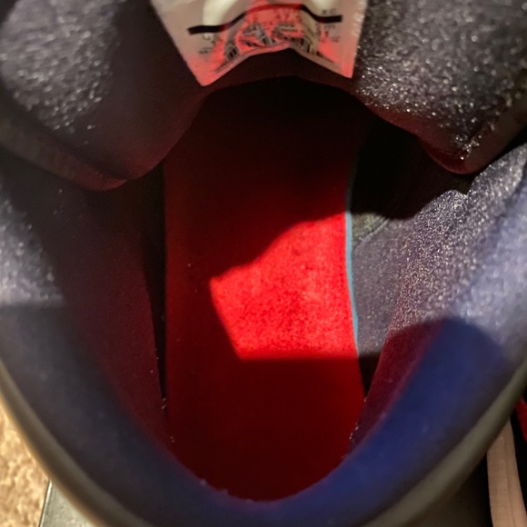 Jordan 1 mids black and red - Picture 5 of 7